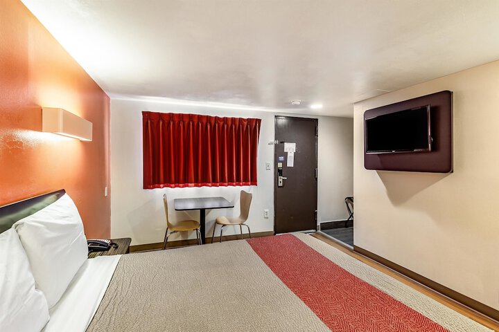 1 King Bed (7 of 9)