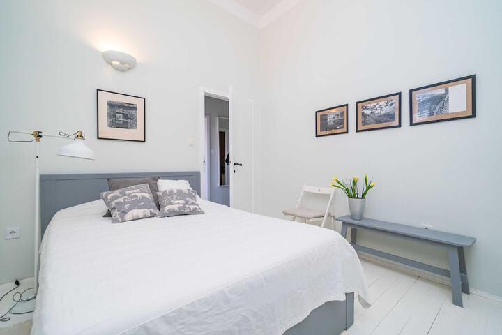 Room 2 of 23