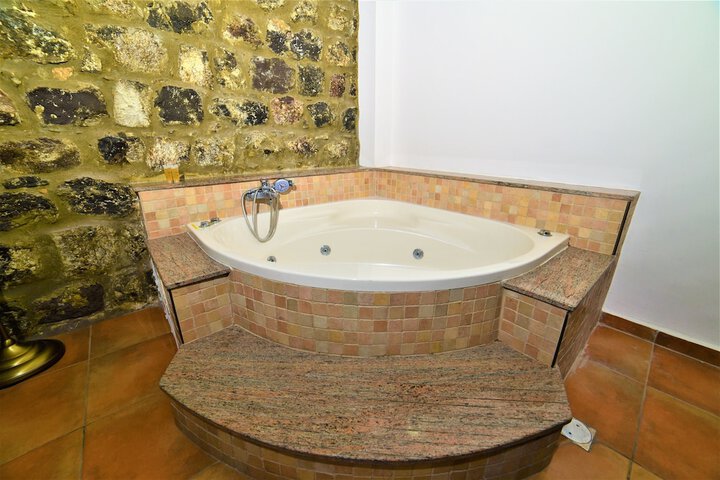 Room 10 of 41