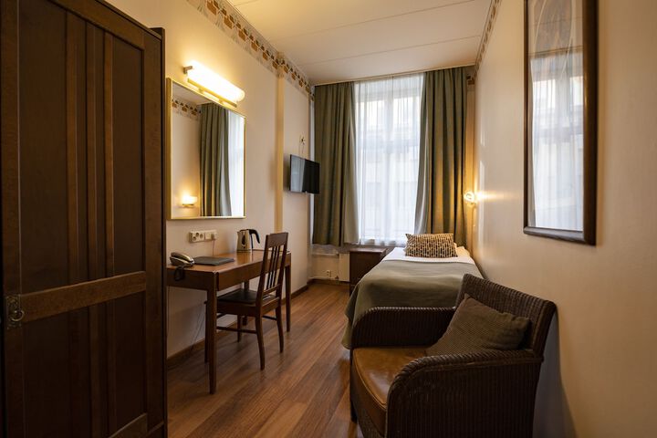 Room 34 of 69