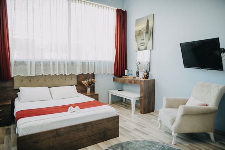 Room 4 of 13