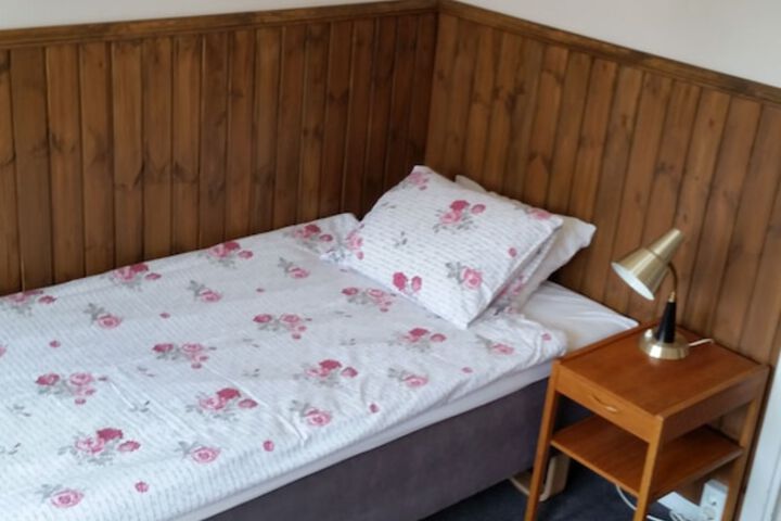 Room 12 of 33