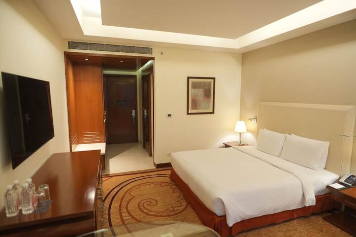 Room 14 of 73