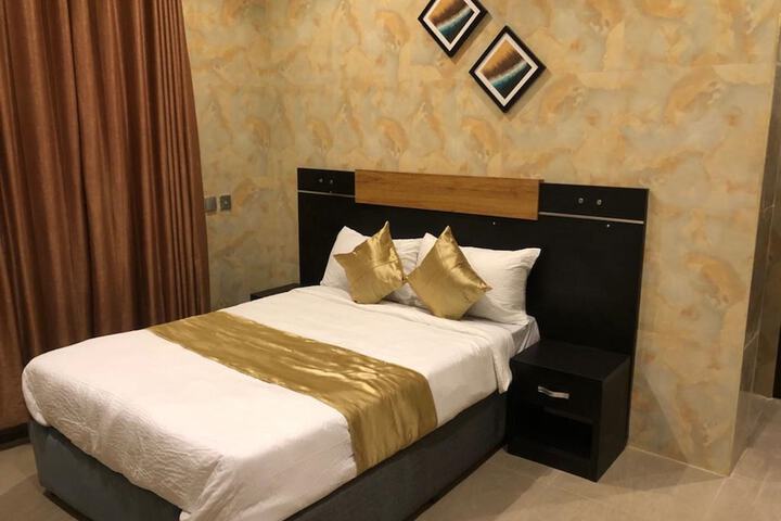Room 2 of 8