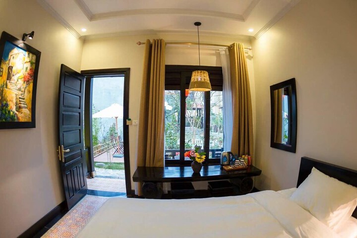 Room 6 of 35