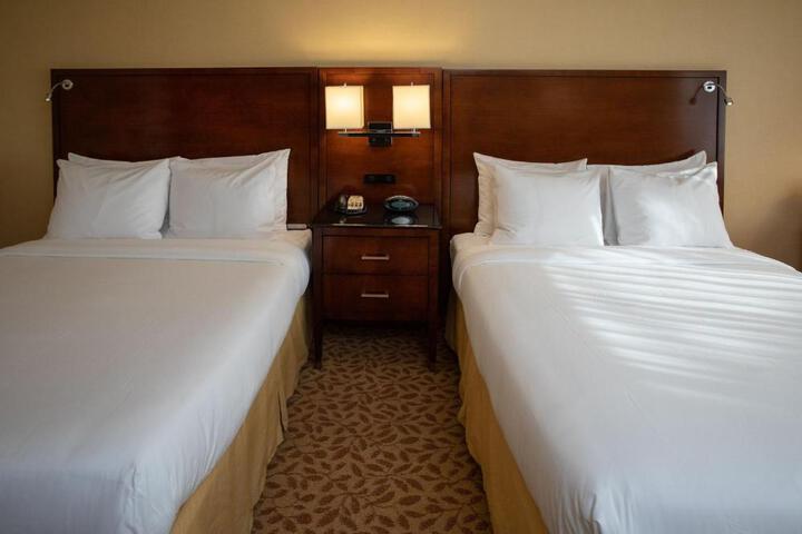 2 Double Beds (7 of 7)