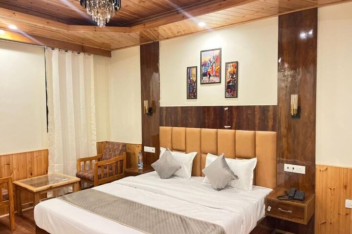Room 6 of 12