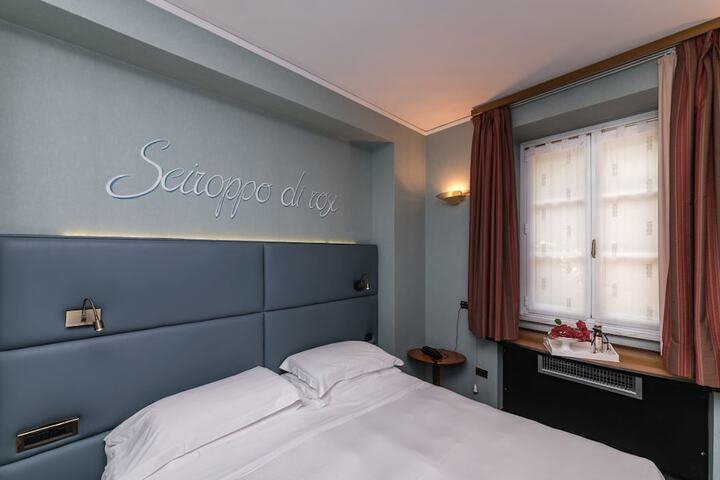 Room 9 of 37