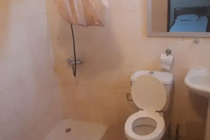 Room 10 of 17