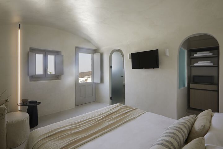 Room 3 of 100