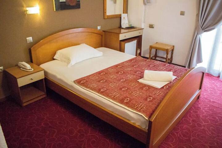 Room 7 of 32