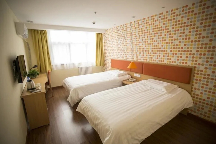 Room 3 of 12