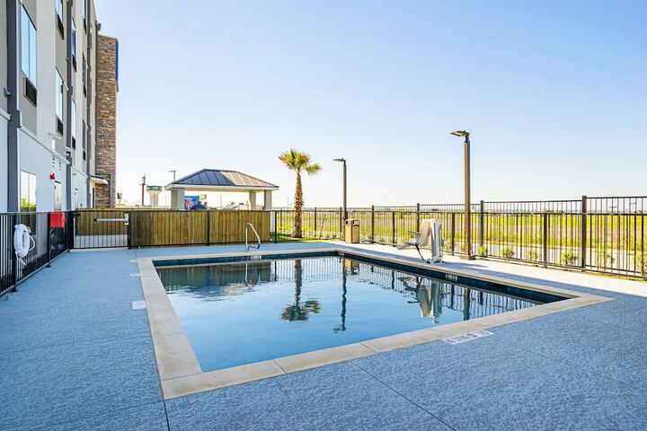 Pool 25 of 49