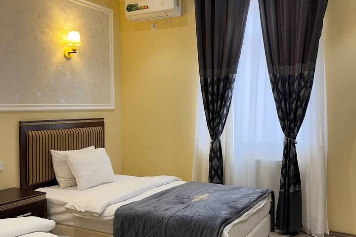 Room 10 of 18