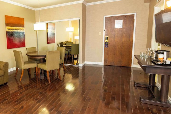 1 Queen Bed Suite (16 of 34)
