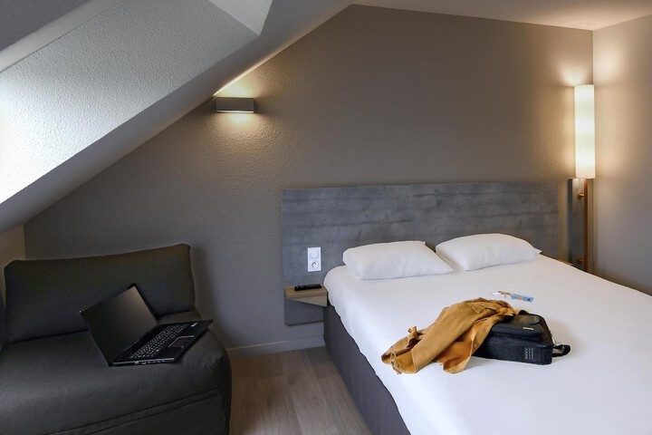 Room 9 of 41