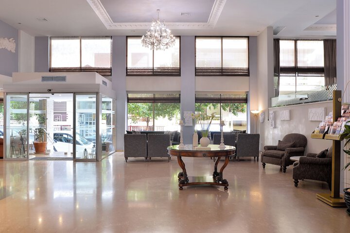 Entrance & Lobby
