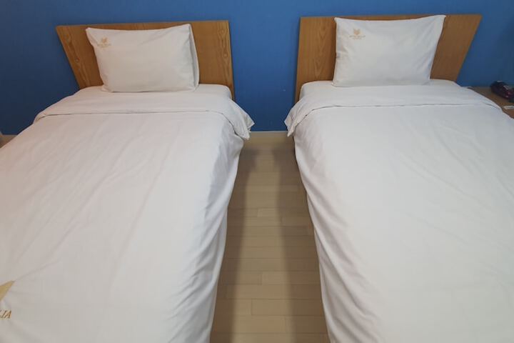 Room 8 of 35