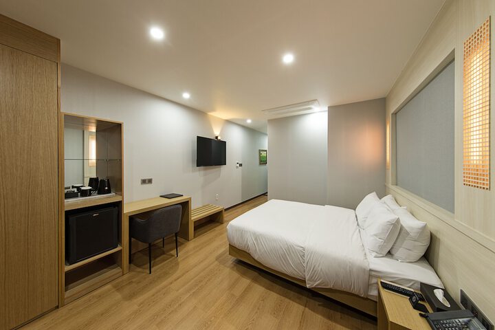 Room 6 of 54