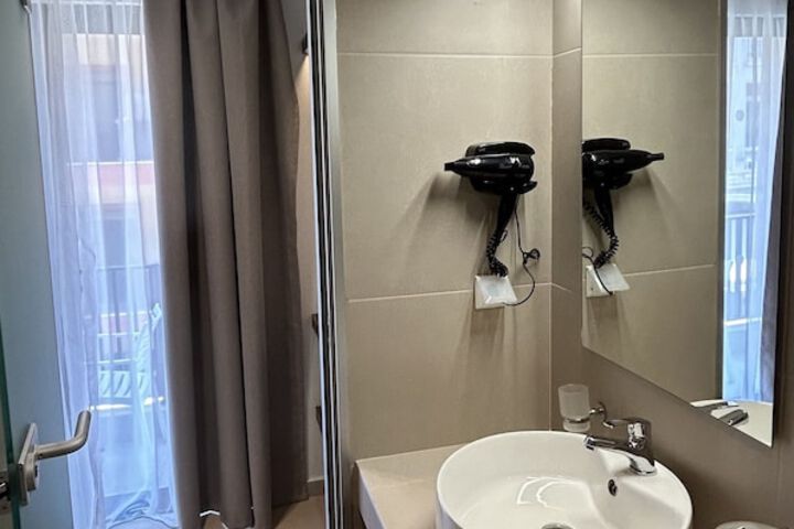Room 42 of 53