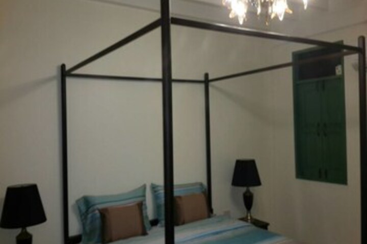 Room 9 of 21