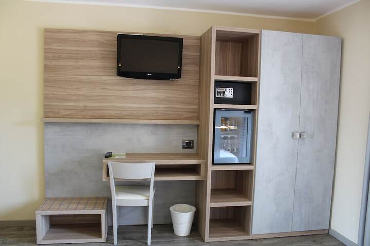 Room 28 of 45