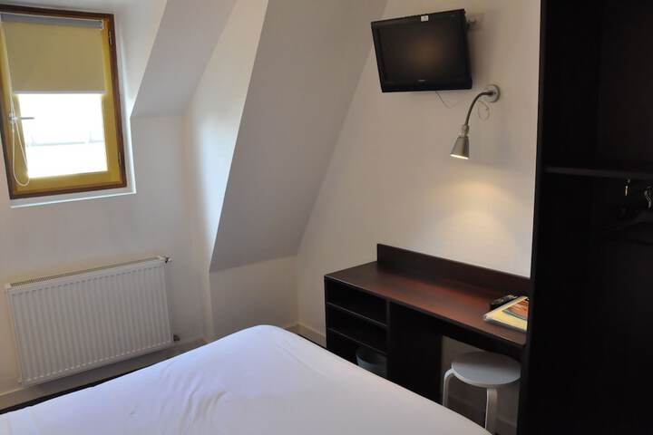 Room 34 of 98