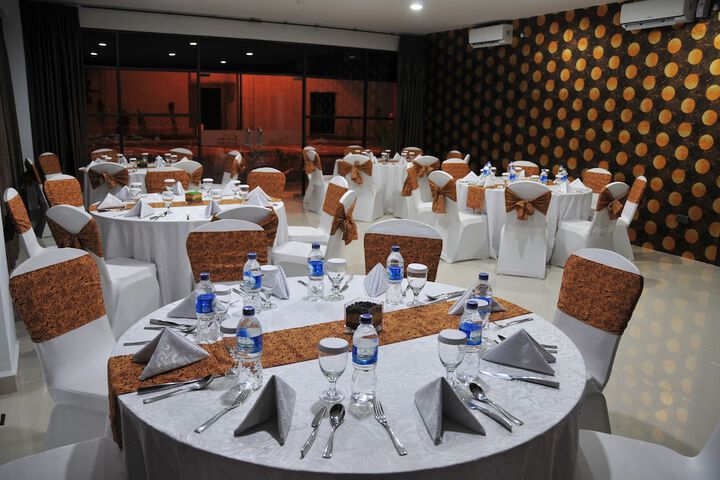 Ballroom/Hall 25 of 41