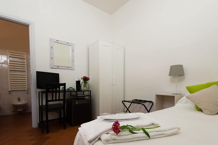 Room 25 of 60