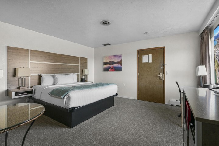 Room 44 of 141