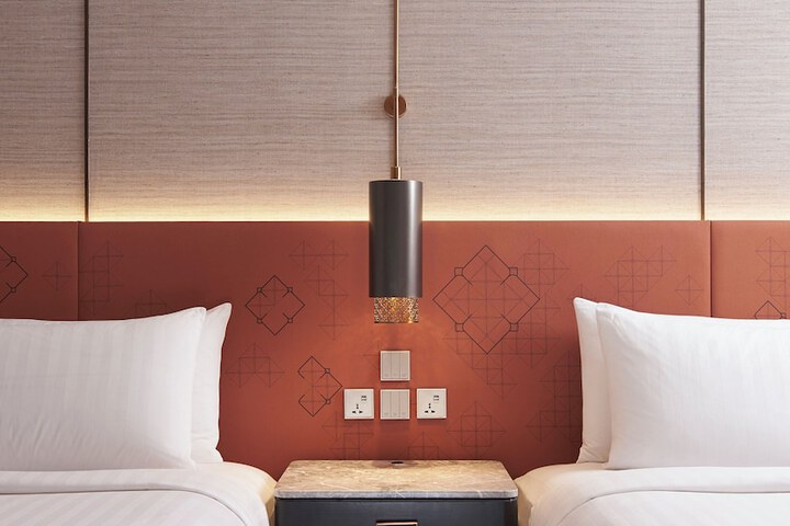 Room 93 of 277