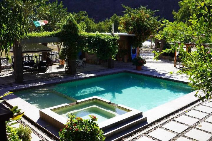 Pool 5 of 9