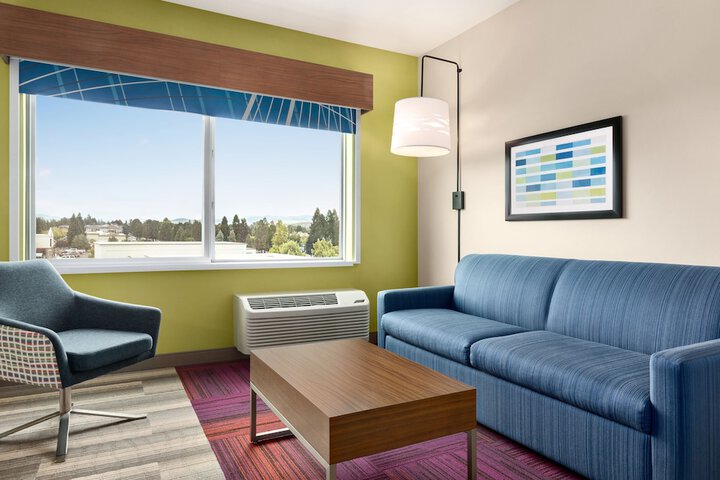 1 King Bed Suite (11 of 16)