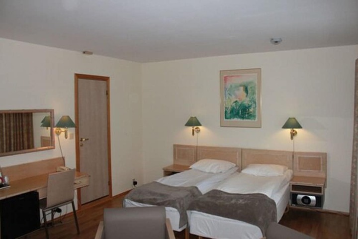 Room 6 of 34