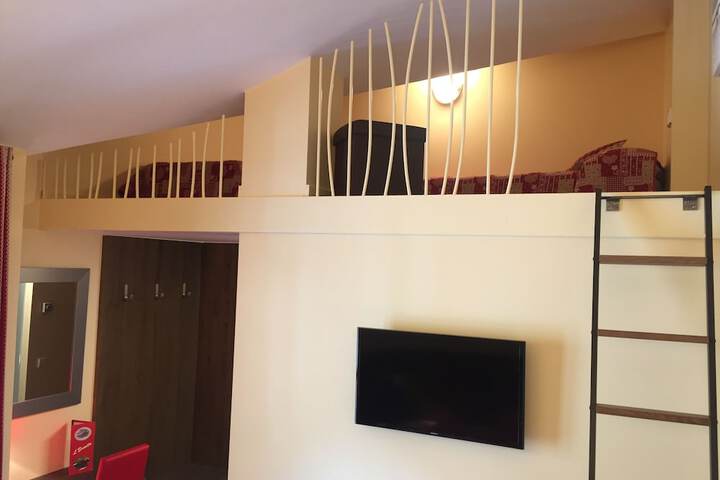 Room 12 of 63