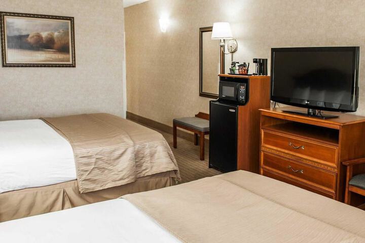 2 Queen Beds (8 of 9)