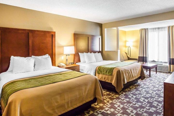 2 Queen Beds Accessible (3 of 10)