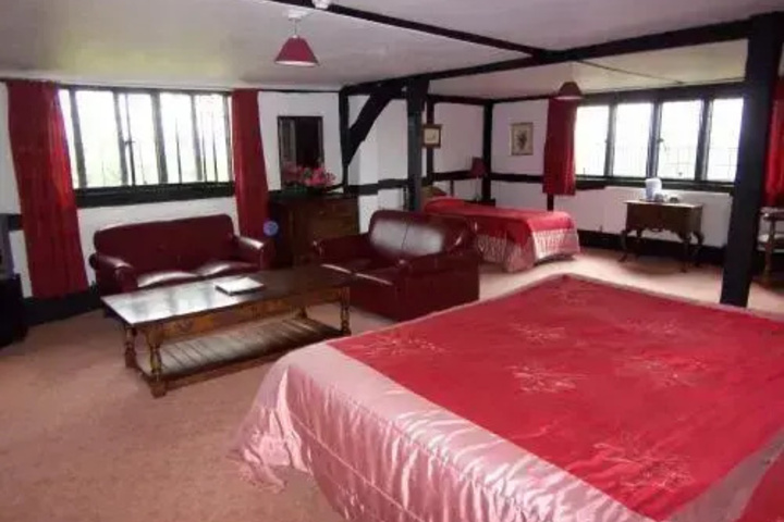 Room 2 of 9