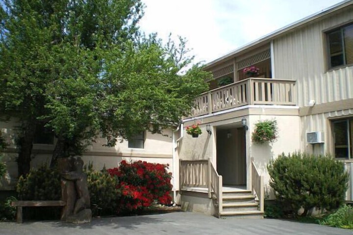 Hotel Entry
