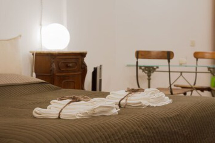 Room 8 of 9