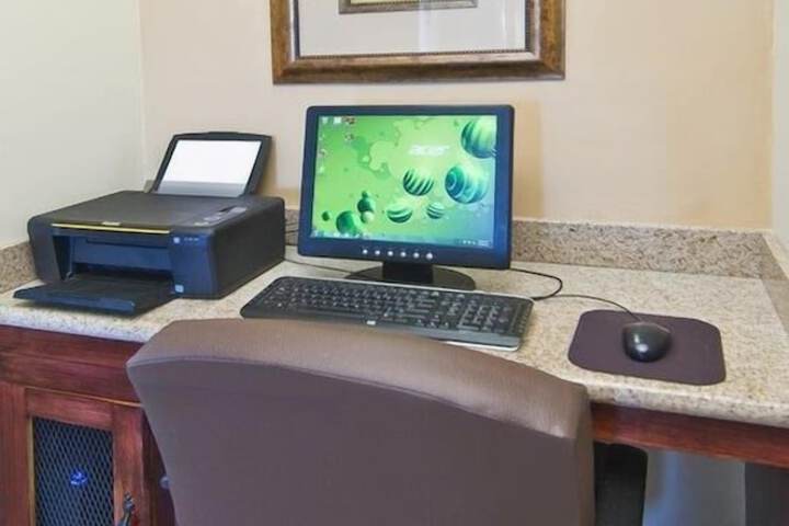 Business Center 18 of 25