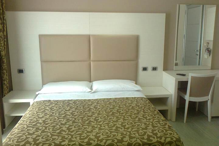 Room 6 of 66