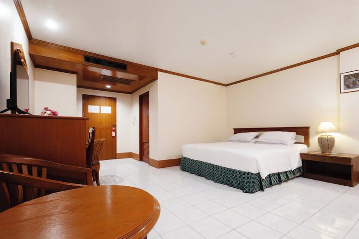 Room 15 of 33