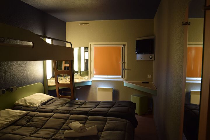 Room 4 of 14