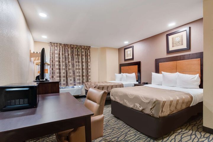 2 Double Beds (3 of 9)