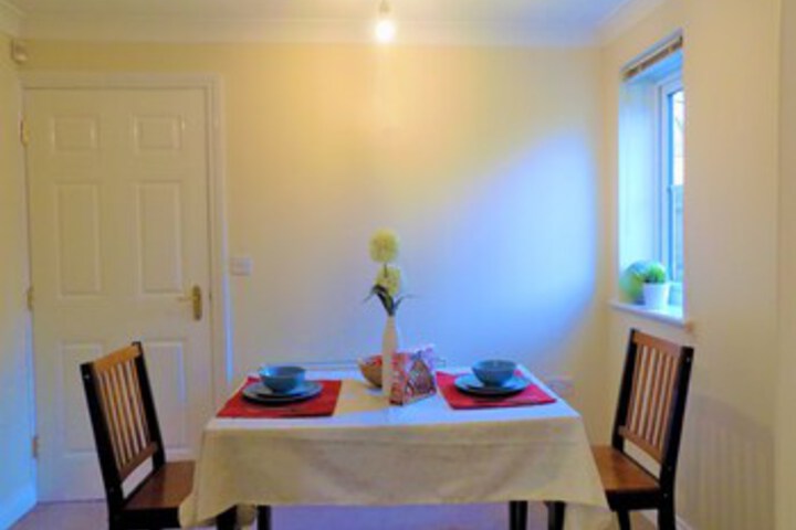Dining 16 of 49