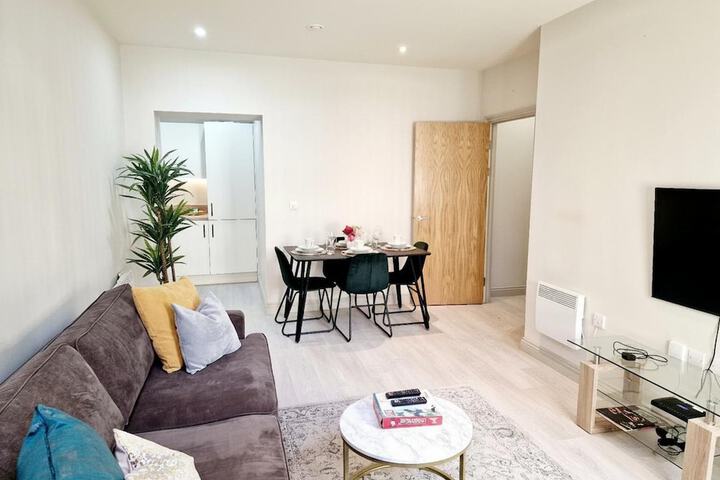 Leeds City Escape - Stylish Apartment Image 1