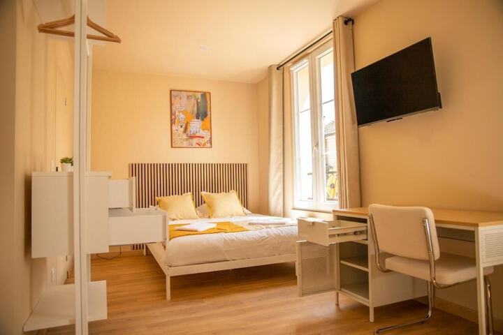 Room 9 of 12