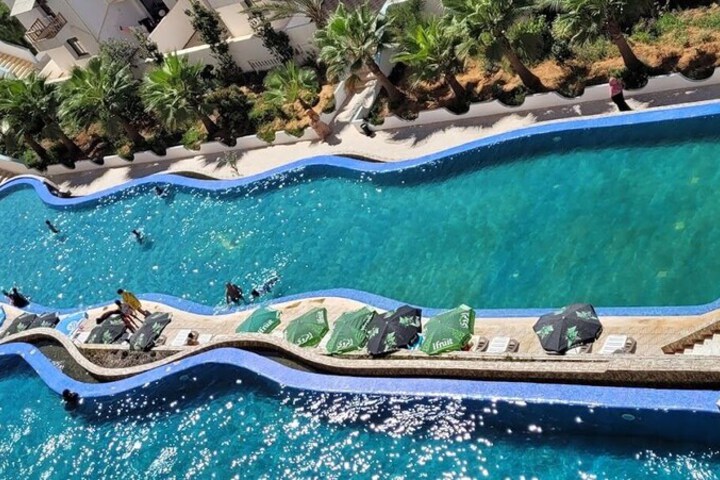 Pool 25 of 32