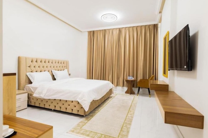 Room 5 of 17